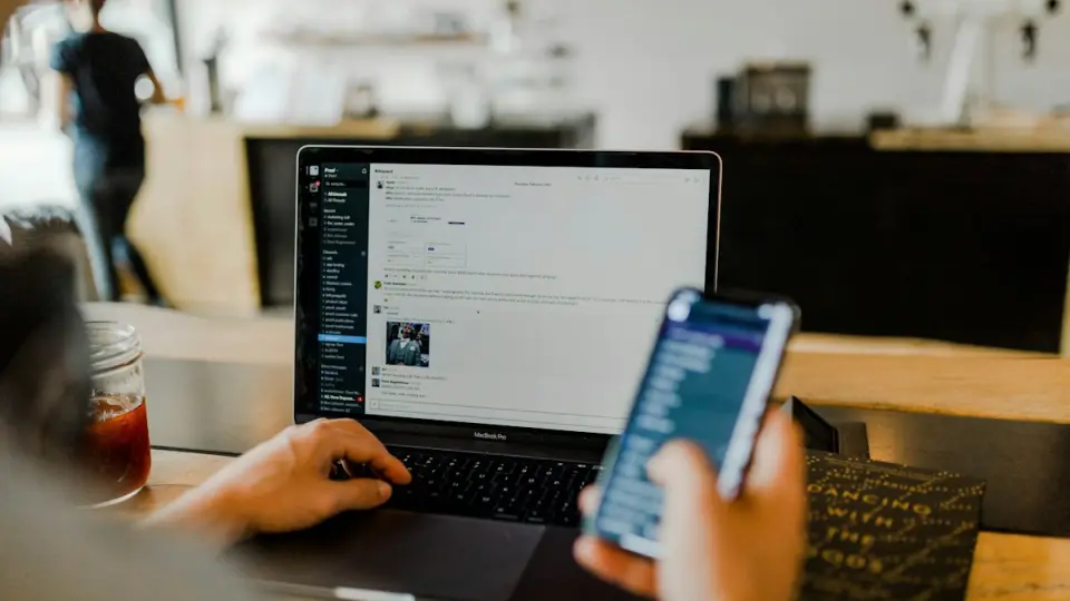 Docker konteyner mimarisi ve host sistem etkileşimi Görseli